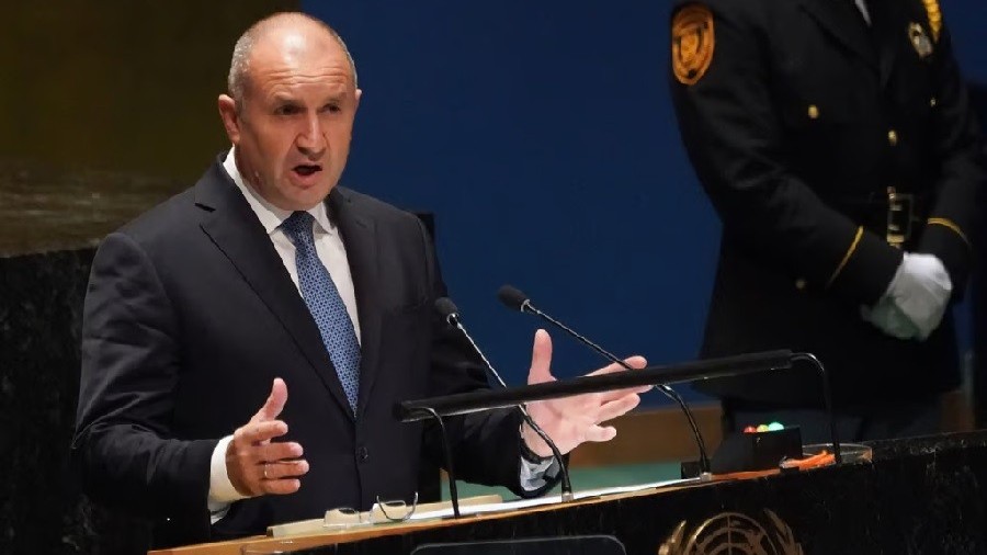 Tổng thống Bulgaria ra quyết định chưa từng có, hoãn bầu cử quốc hội, gạch đề cử cho chức Thủ tướng lâm thời