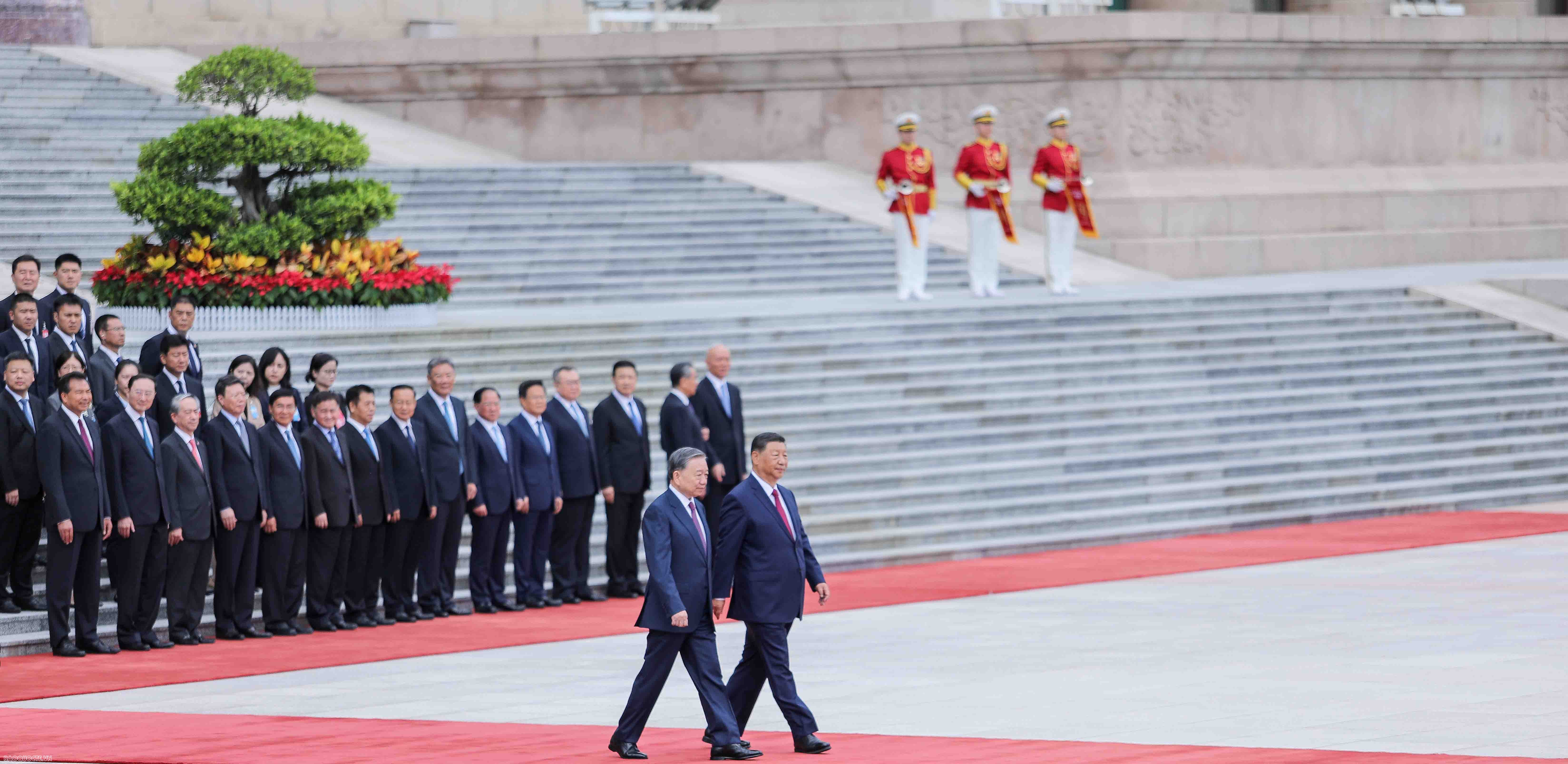 Trung Quốc dành nhiều biệt lễ để đón tiếp Tổng Bí thư, Chủ tịch nước Tô Lâm và Phu nhân Trung Quốc dành nhiều biệt lễ để đón tiếp Tổng Bí thư, Chủ tịch nước Tô Lâm và Phu nhân