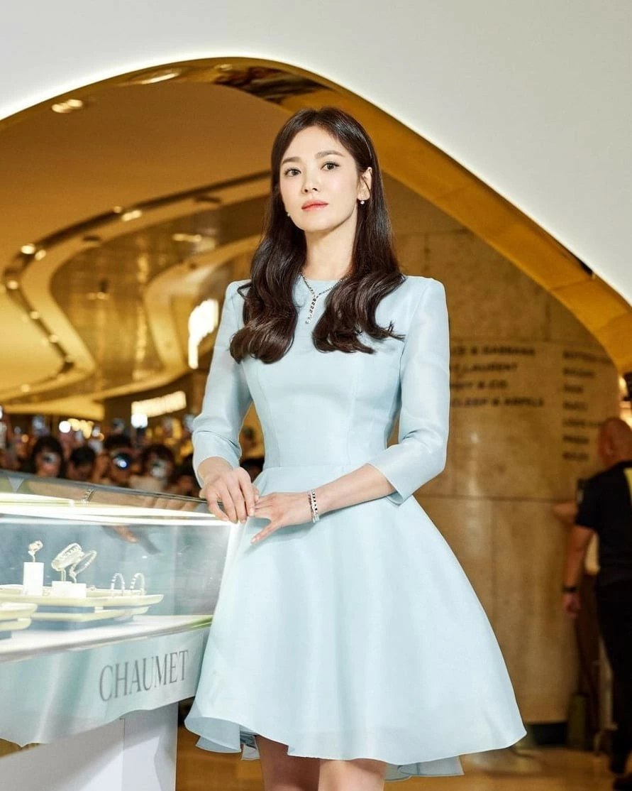 Gu thời trang tối giản, tinh tế của diễn viên Song Hye Kyo Gu thời trang tối giản, tinh tế của diễn viên Song Hye Kyo