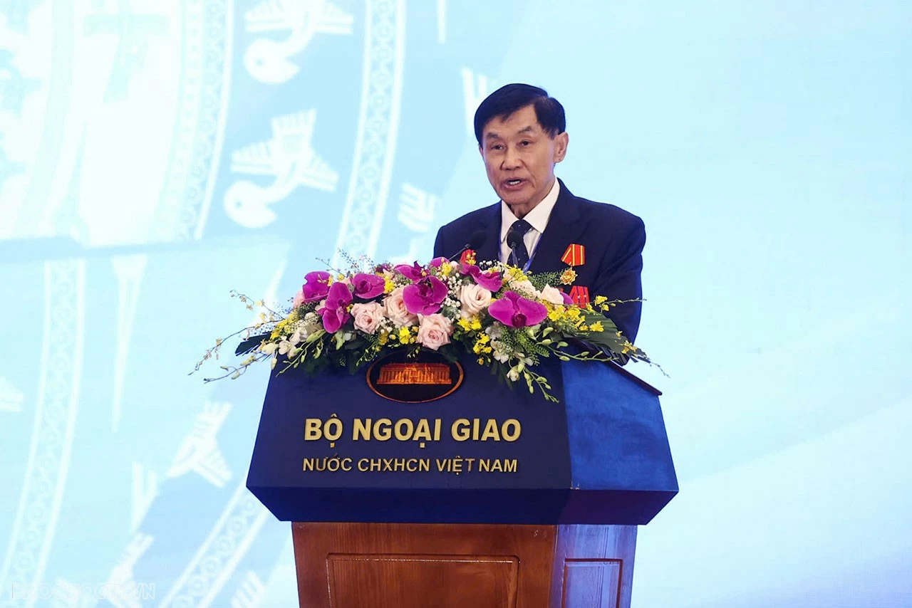 Tham luận của ông Johnathan Hạnh Nguyễn, kiều bào Philippines, Chủ tịch Tập đoàn Liên Thái Bình Dương. (Ảnh: Tuấn Anh) Tham luận của ông Johnathan Hạnh Nguyễn, kiều bào Philippines, Chủ tịch Tập đoàn Liên Thái Bình Dương. (Ảnh: Tuấn Anh)