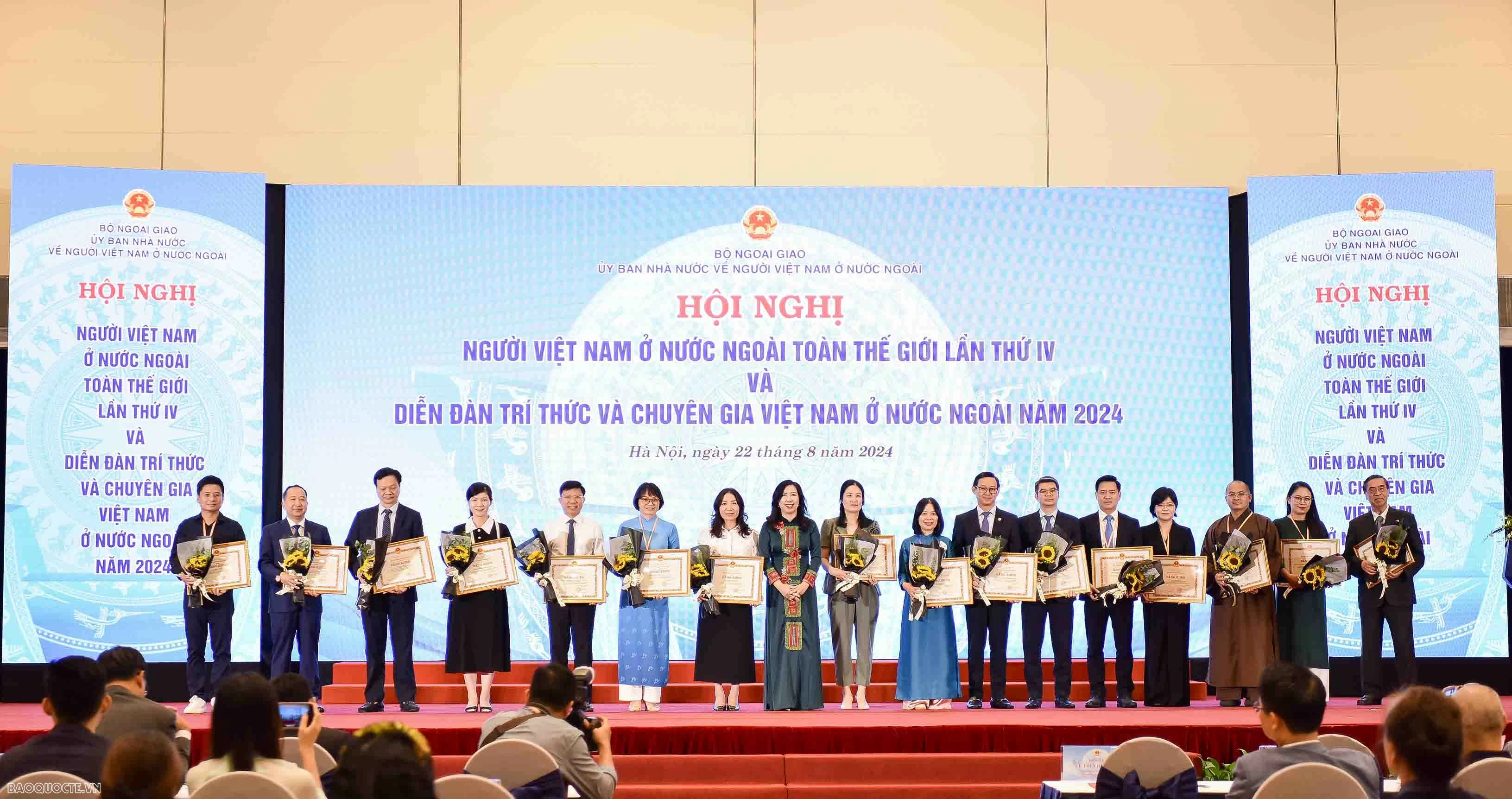 Bế mạc Hội nghị người Việt Nam ở nước ngoài toàn thế giới lần thứ 4 Bế mạc Hội nghị Người Việt Nam ở nước ngoài toàn thế giới lần thứ 4