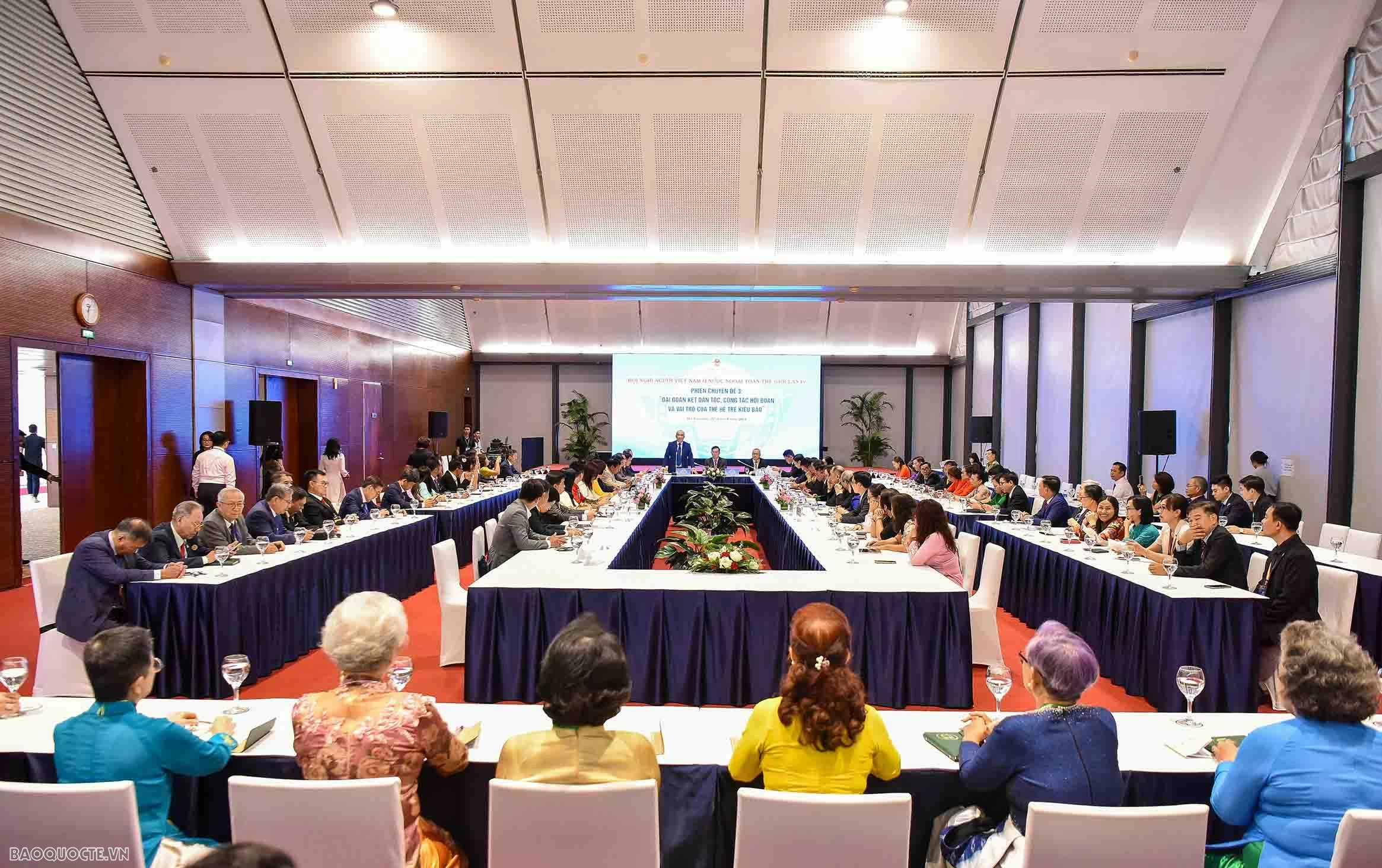 Phiên 3: Đại đoàn kết dân tộc, công tác hội đoàn và vai trò của thế hệ trẻ kiều bào. (Ảnh: Nguyễn Hồng) Phiên 3: Đại đoàn kết dân tộc, công tác hội đoàn và vai trò của thế hệ trẻ kiều bào. (Ảnh: Nguyễn Hồng)