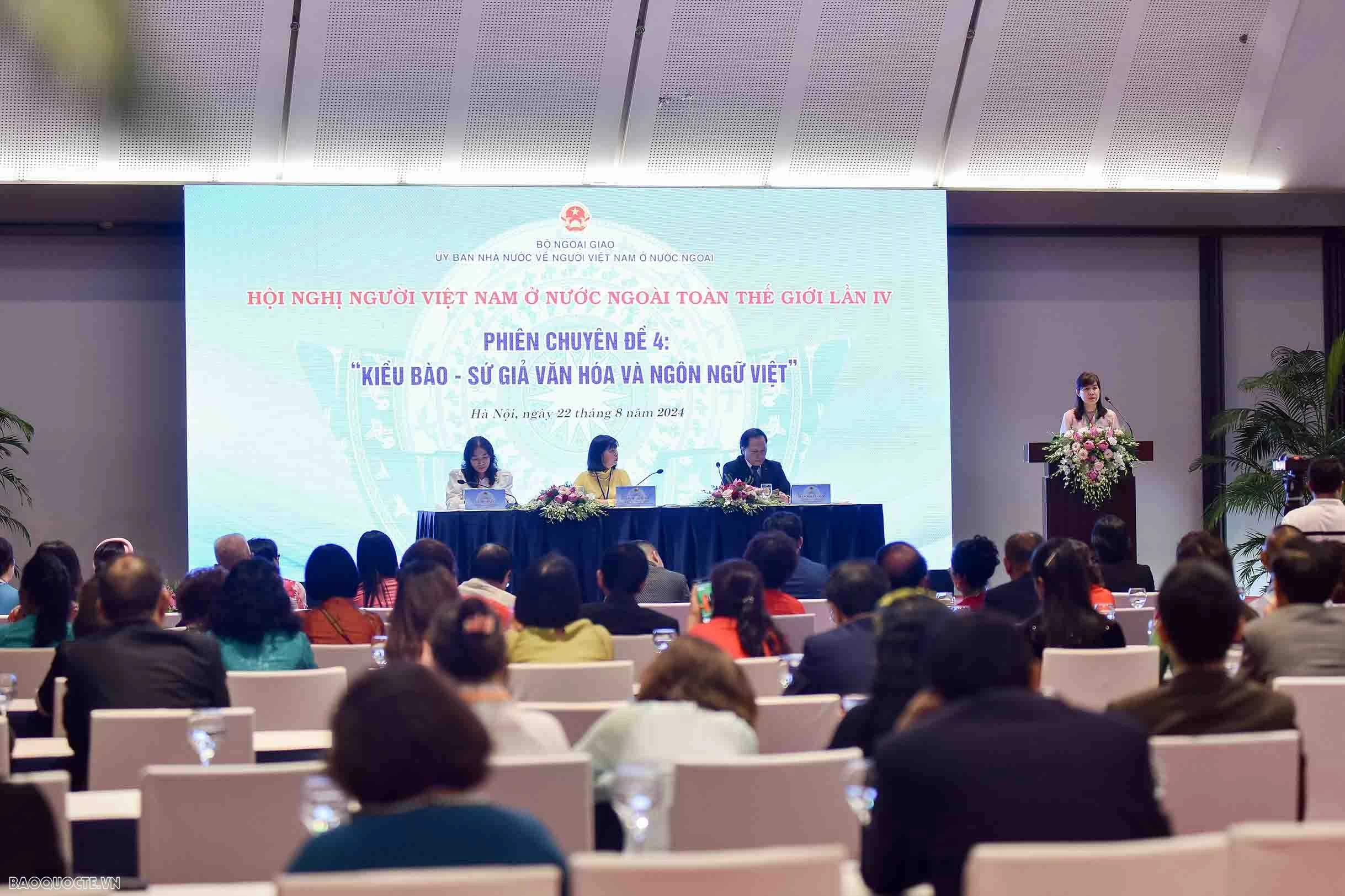 Phiên 4: Kiều bào - Sứ giả văn hóa và ngôn ngữ Việt”. (Ảnh: Nguyễn Hồng) Phiên 4: Kiều bào - Sứ giả văn hóa và ngôn ngữ Việt”. (Ảnh: Nguyễn Hồng)