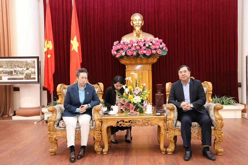 Ủy viên Trung ương Đảng, Bí thư Tỉnh ủy Nam Định Phạm Gia Túc tiếp và làm việc với Giám đốc Liên đoàn doanh nghiệp Singapore tại Việt Nam. Ảnh Viết Dư Ủy viên Trung ương Đảng, Bí thư Tỉnh ủy Nam Định Phạm Gia Túc tiếp và làm việc với Giám đốc Liên đoàn doanh nghiệp Singapore tại Việt Nam. Ảnh Viết Dư