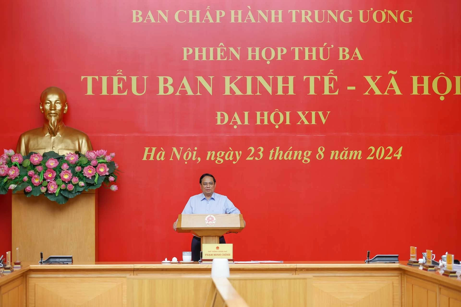Thủ tướng chủ trì phiên họp thứ ba Tiểu ban Kinh tế-xã hội Đại hội XIV của Đảng Thủ tướng chủ trì phiên họp thứ ba Tiểu ban Kinh tế-xã hội Đại hội XIV của Đảng