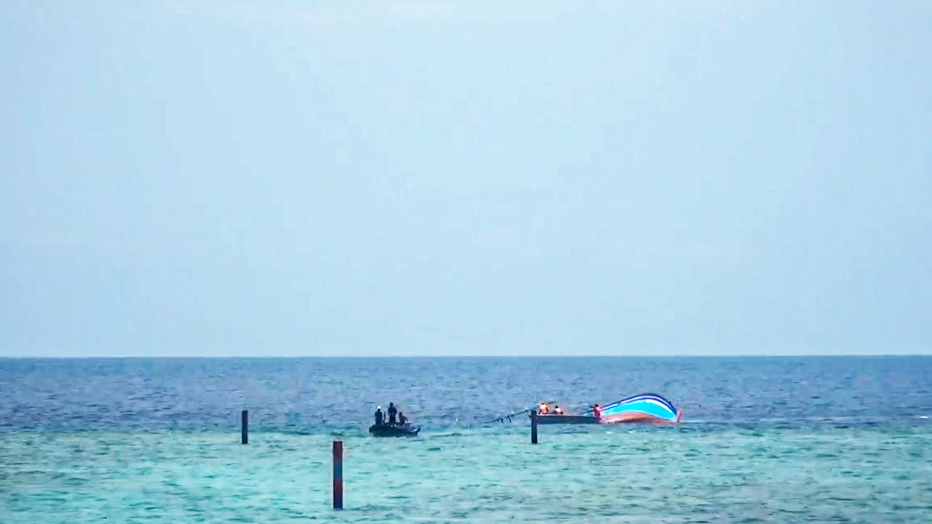 Vùng 4 Hải quân tích cực hỗ trợ ngư dân gặp nạn trên biển Vùng 4 Hải quân tích cực hỗ trợ ngư dân gặp nạn trên biển