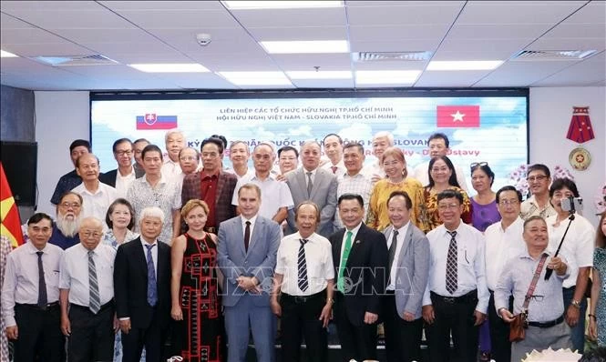 Các đại biểu dự buổi họp mặt. Ảnh: Xuân Khu - TTXVNTăng cường tình hữu nghị giữa nhân dân hai nước Slovakia và Việt Nam Các đại biểu dự buổi họp mặt. Ảnh: Xuân Khu - TTXVNTăng cường tình hữu nghị giữa nhân dân hai nước Slovakia và Việt Nam
