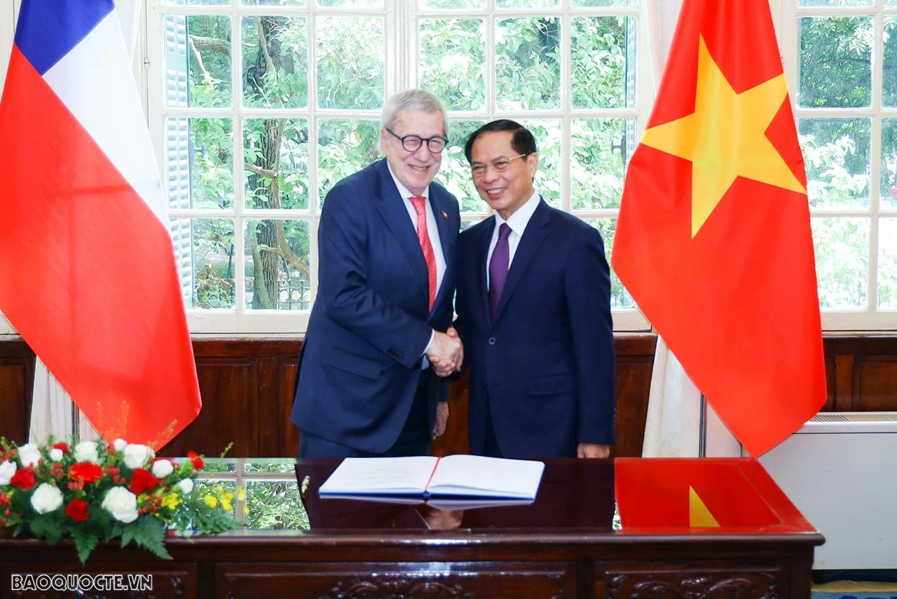 Làm sâu sắc hơn nữa quan hệ Việt Nam - Chile trên các lĩnh vực Làm sâu sắc hơn nữa quan hệ Việt Nam - Chile trên các lĩnh vực