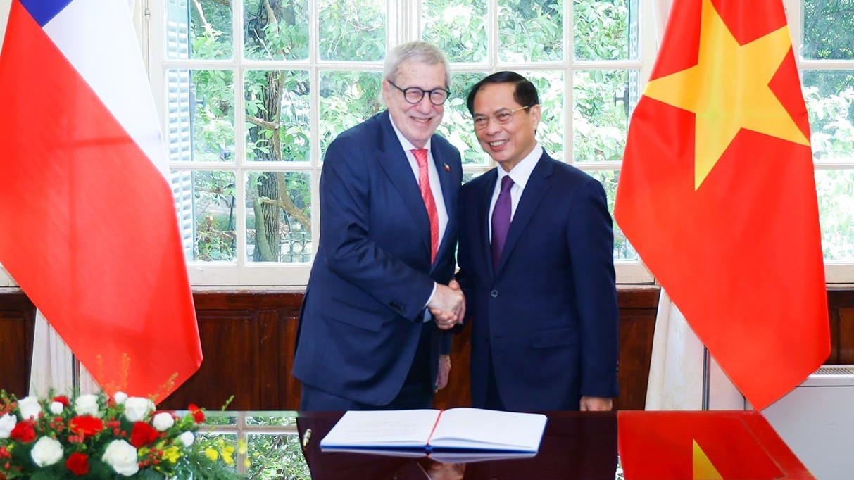 Bộ trưởng Ngoại giao Bùi Thanh Sơn đón và tiến hành hội đàm với Bộ trưởng Ngoại giao Chile Alberto Van Klaveren