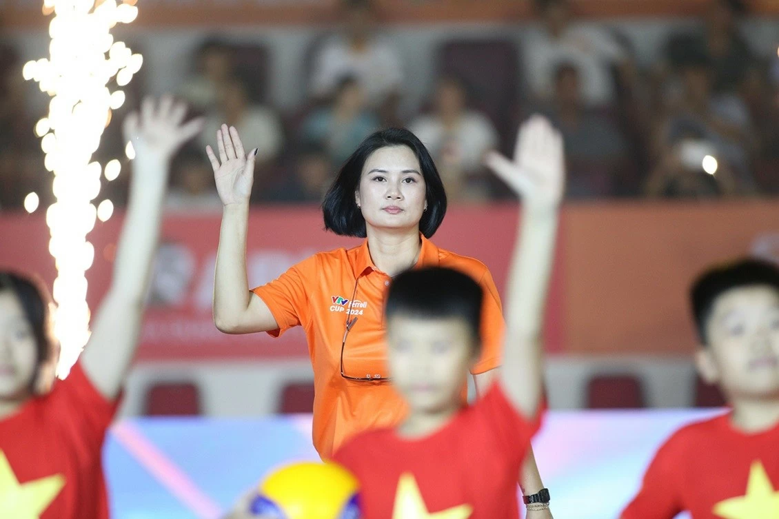 Khi ở thời đỉnh cao, Kim Huệ là tay đập hàng đầu, người đội trưởng mẫu mực của tuyển bóng chuyền nữ Việt Nam. Khi ở thời đỉnh cao, Kim Huệ là tay đập hàng đầu, người đội trưởng mẫu mực của tuyển bóng chuyền nữ Việt Nam.