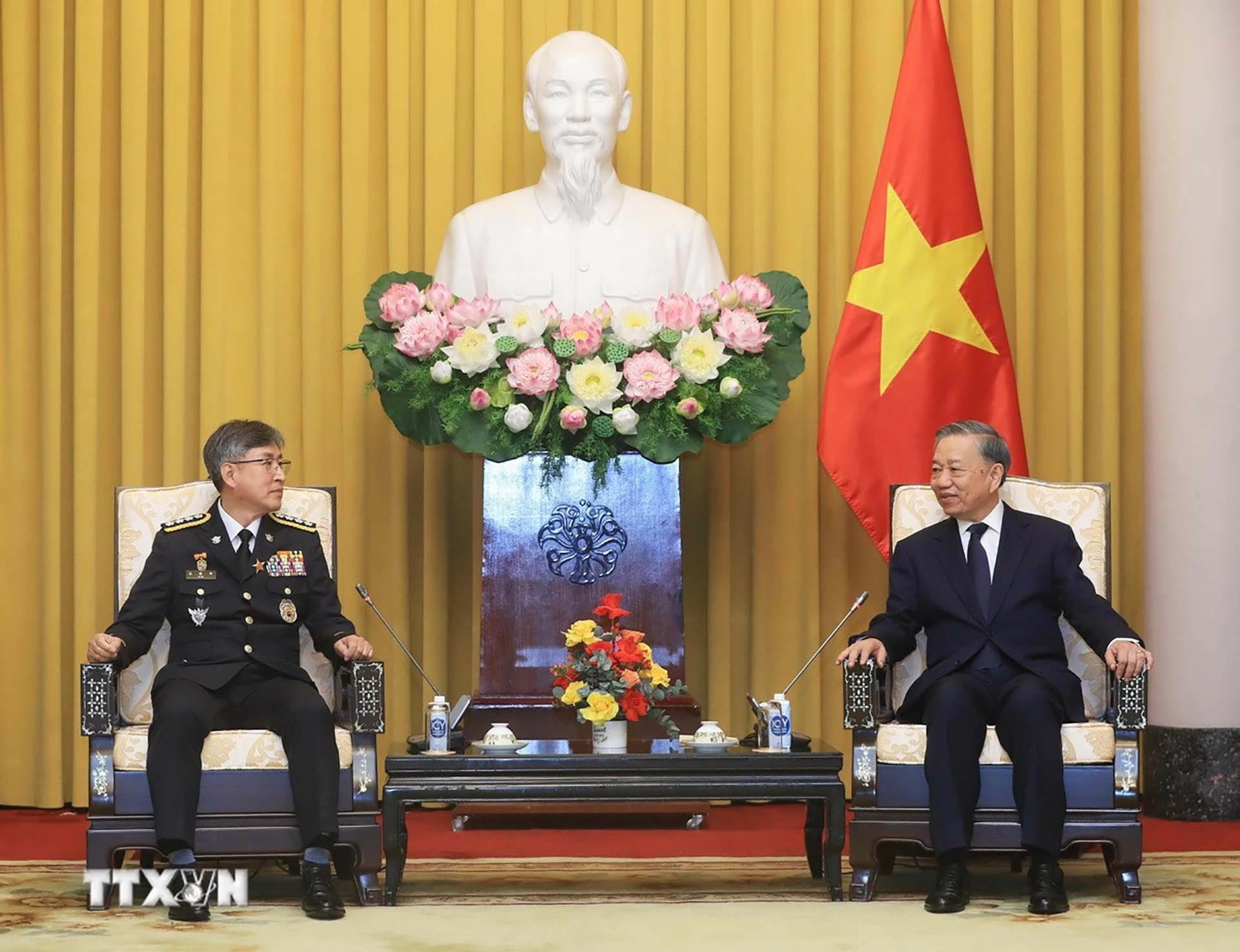 Tổng Bí thư, Chủ tịch nước Tô Lâm tiếp Tư lệnh Cảnh sát biển Hàn Quốc Tổng Bí thư, Chủ tịch nước Tô Lâm tiếp Tư lệnh Cảnh sát biển Hàn Quốc