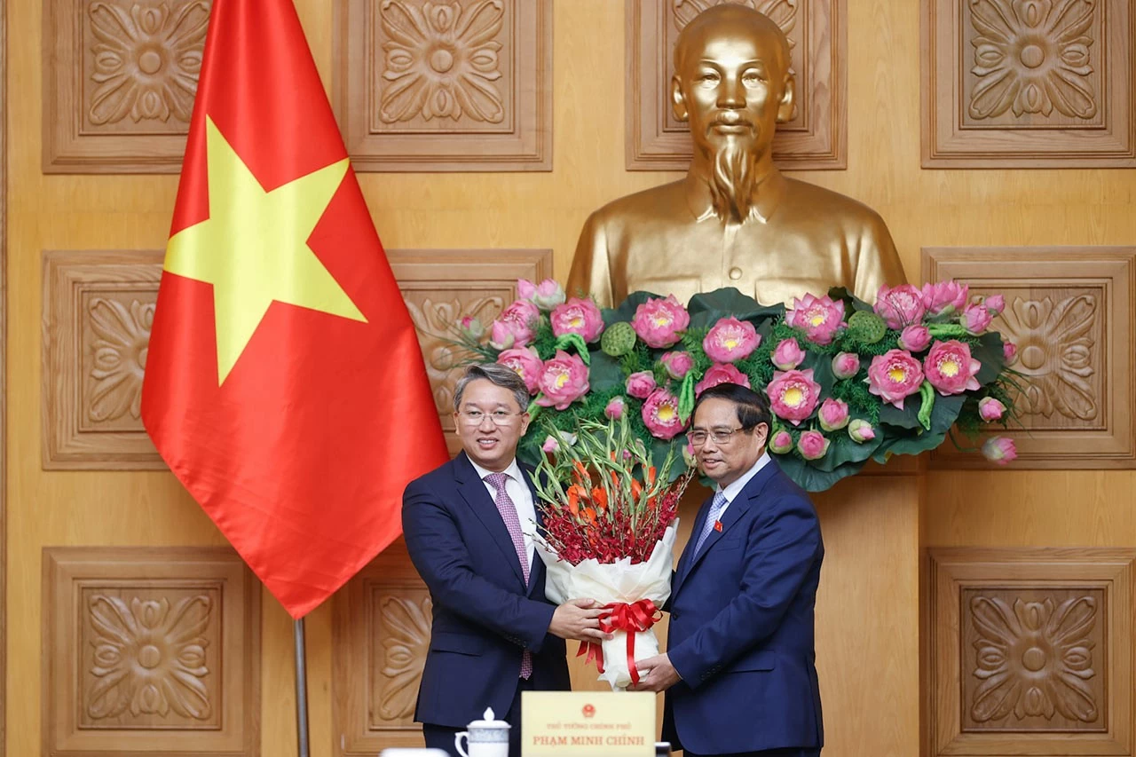 Thủ tướng Phạm Minh Chính chúc mừng đồng chí Nguyễn Hải Ninh được bổ nhiệm giữ chức Bộ trưởng Bộ Tư pháp. Thủ tướng Phạm Minh Chính chúc mừng đồng chí Nguyễn Hải Ninh được bổ nhiệm giữ chức Bộ trưởng Bộ Tư pháp.