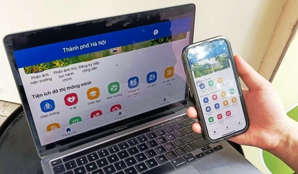 iHanoi là ứng dụng giúp người dân, doanh nghiệp có thể tương tác trực tuyến với các cấp cơ quan chính quyền tại Hà Nội. Ảnh: IT iHanoi là ứng dụng giúp người dân, doanh nghiệp có thể tương tác trực tuyến với các cấp cơ quan chính quyền tại Hà Nội. Ảnh: IT