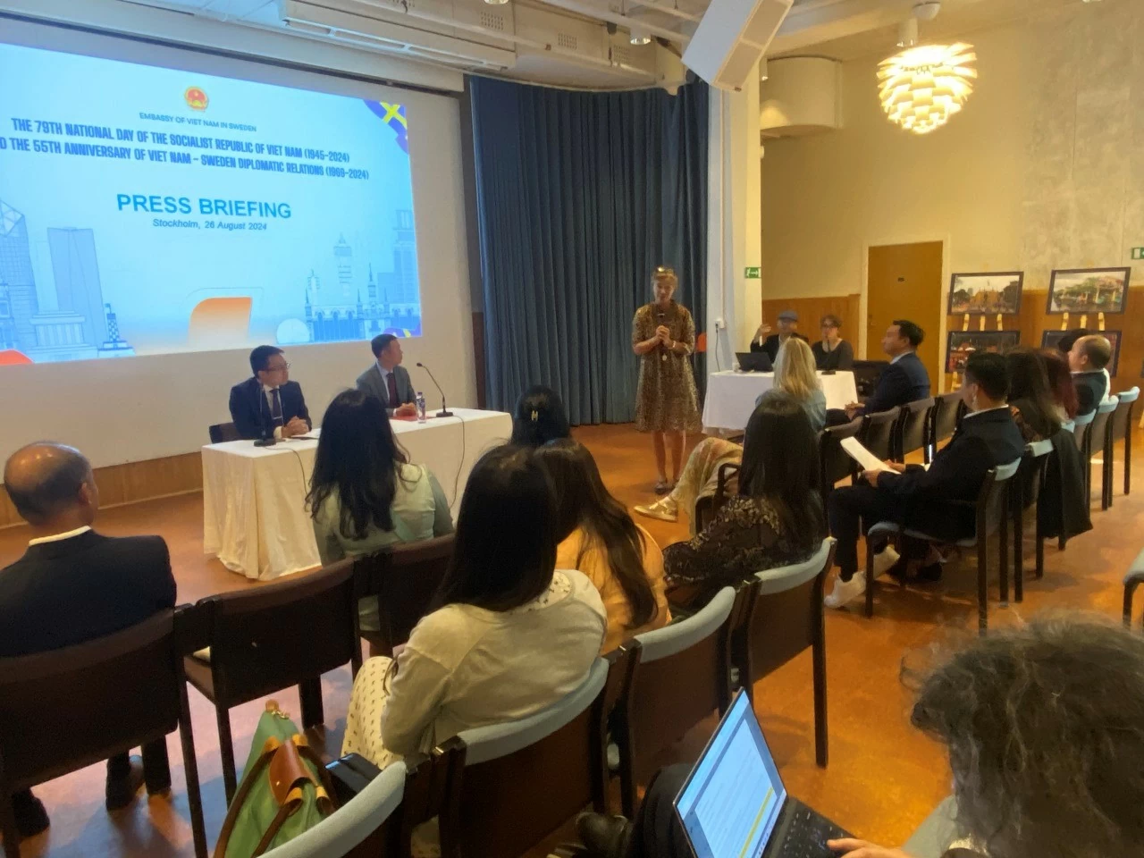 Sôi động hoạt động kỷ niệm Quốc khánh và 55 năm thiết lập quan hệ ngoại giao Việt Nam - Thụy Điển Sôi động hoạt động kỷ niệm Quốc khánh và 55 năm thiết lập quan hệ ngoại giao Việt Nam - Thụy Điển