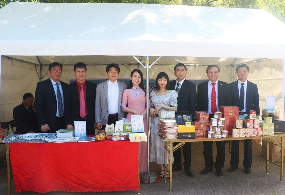 Hội đồng hương Bắc Giang tại Nhật Bản hỗ trợ thực hiện gian hàng trưng bày sản phầm đặc trưng của tỉnh tại Lễ Giỗ tổ Hùng Vương tổ chức tại Nhật Bản Hội đồng hương Bắc Giang tại Nhật Bản hỗ trợ thực hiện gian hàng trưng bày sản phầm đặc trưng của tỉnh tại Lễ Giỗ tổ Hùng Vương tổ chức tại Nhật Bản