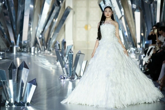 Lọ Lem nhà MC Quyền Linh tâm sự về lần đầu sải bước trên sàn catwalk Lọ Lem nhà MC Quyền Linh tâm sự về lần đầu sải bước trên sàn catwalk