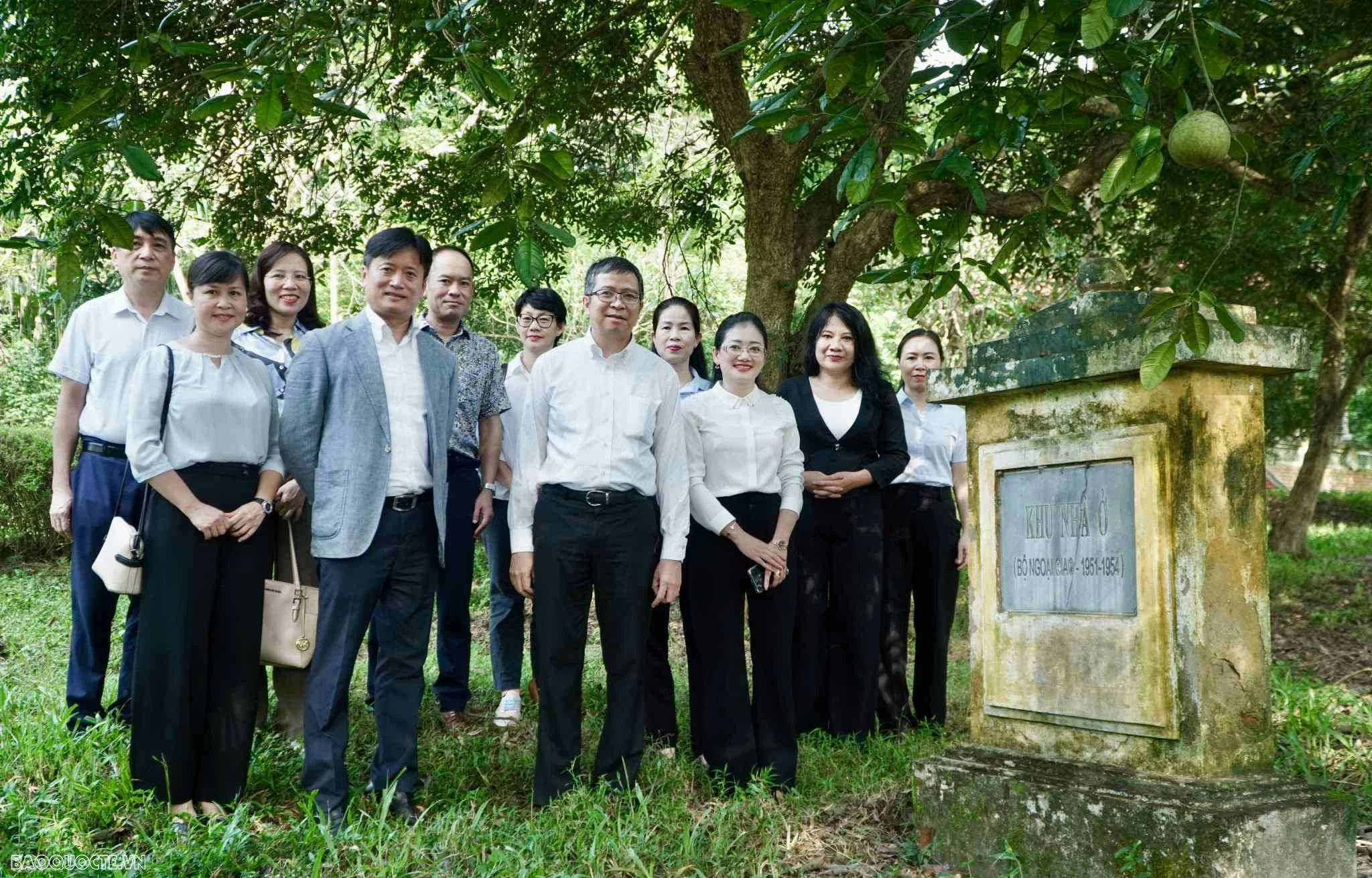 Cán bộ Ngoại giao hướng về cội nguồn Cán bộ Ngoại giao hướng về cội nguồn