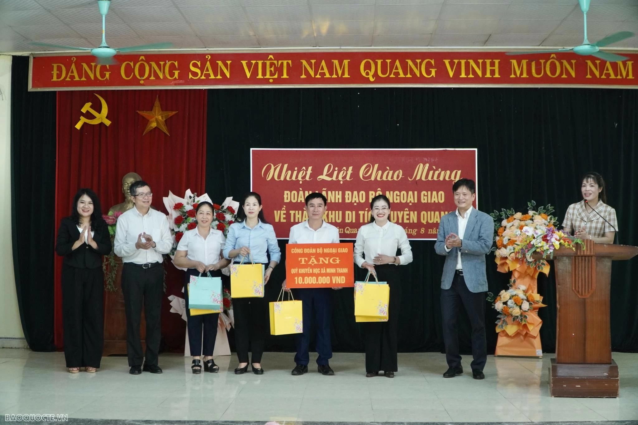 Địa chỉ đỏ của các cán bộ Ngoại giao Địa chỉ đỏ của các cán bộ Ngoại giao