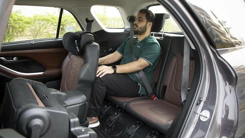 Hyundai Alcazar 2024 lộ diện với hàng loạt nâng cấp từ ngoài vào trong Hyundai Alcazar 2024 lộ diện với hàng loạt nâng cấp từ ngoài vào trong