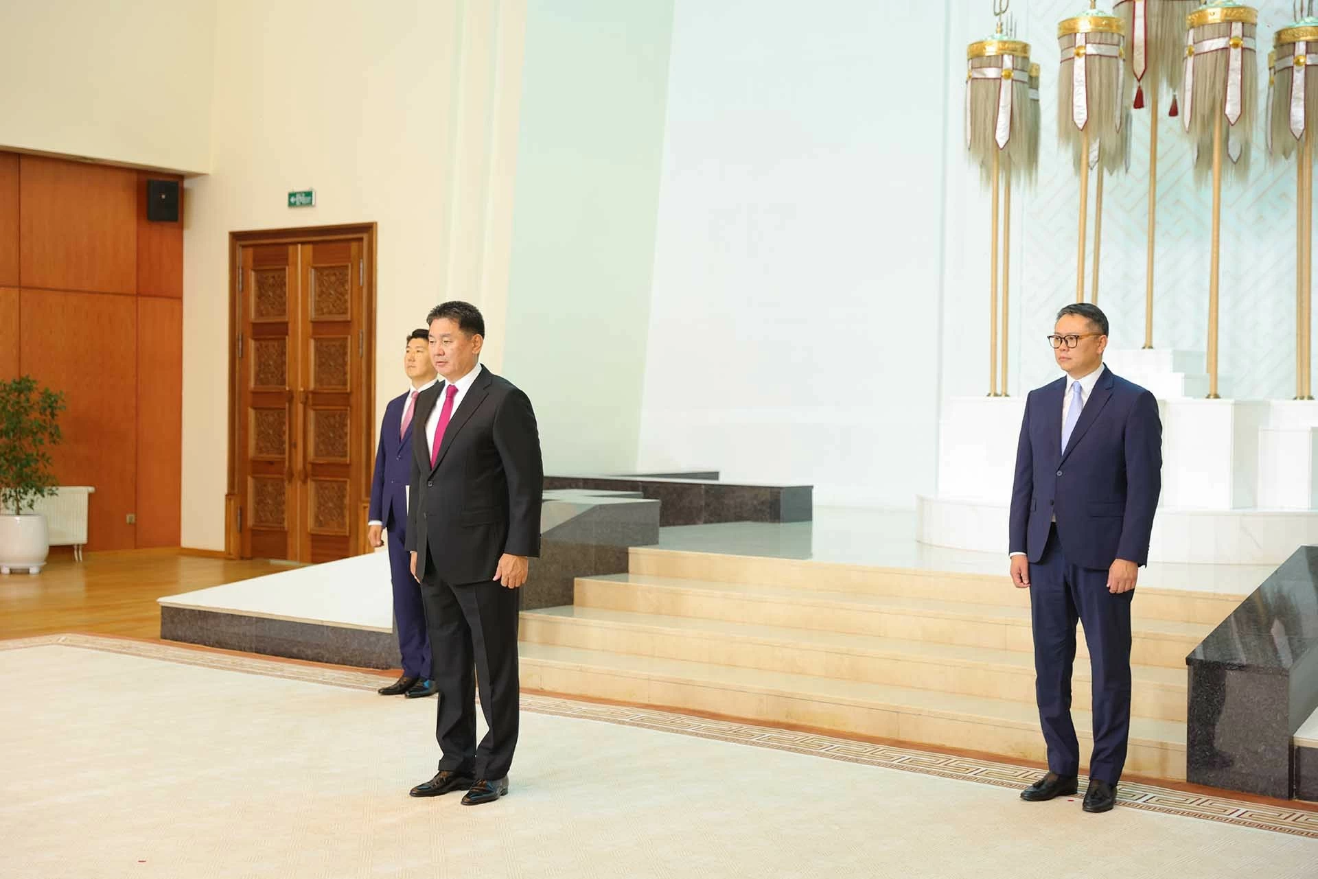 Đại sứ Nguyễn Tuấn Thanh trình Thư ủy nhiệm lên Tổng thống Mông Cổ Ukhnaagiin Khurelsukh Đại sứ Nguyễn Tuấn Thanh trình Thư ủy nhiệm lên Tổng thống Mông Cổ Ukhnaagiin Khurelsukh