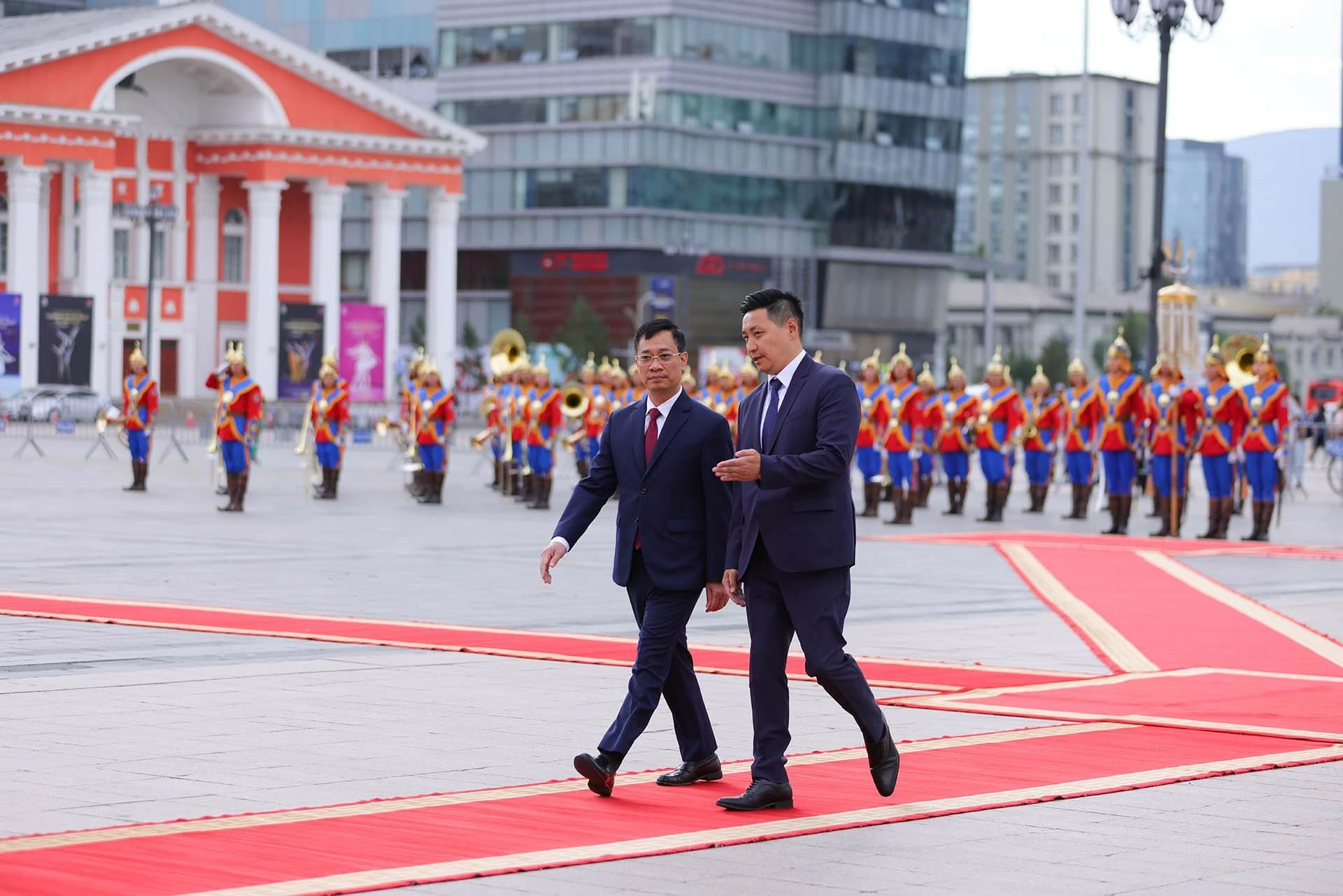 Đại sứ Nguyễn Tuấn Thanh trình Thư ủy nhiệm lên Tổng thống Mông Cổ Ukhnaagiin Khurelsukh Đại sứ Nguyễn Tuấn Thanh trình Thư ủy nhiệm lên Tổng thống Mông Cổ Ukhnaagiin Khurelsukh