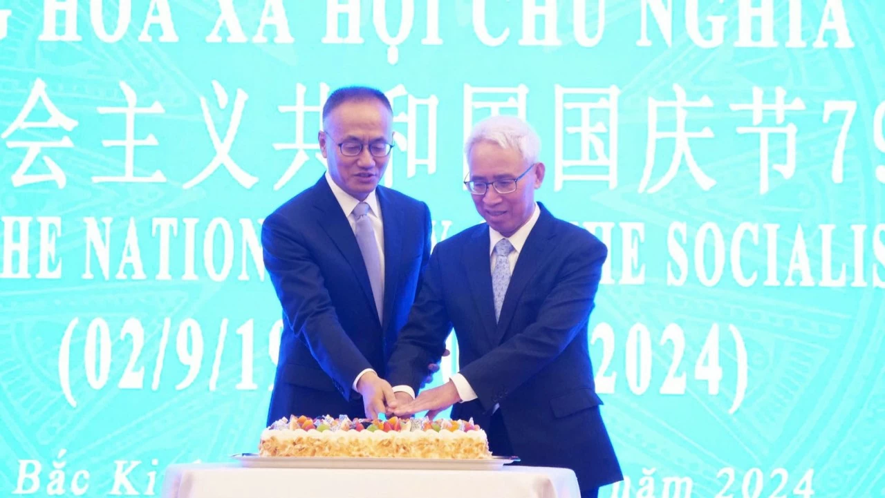 Trang trọng và hữu nghị kỷ niệm 79 năm Quốc khánh tại Bắc Kinh, Trung Quốc Trang trọng và hữu nghị kỷ niệm 79 năm Quốc khánh tại Bắc Kinh, Trung Quốc