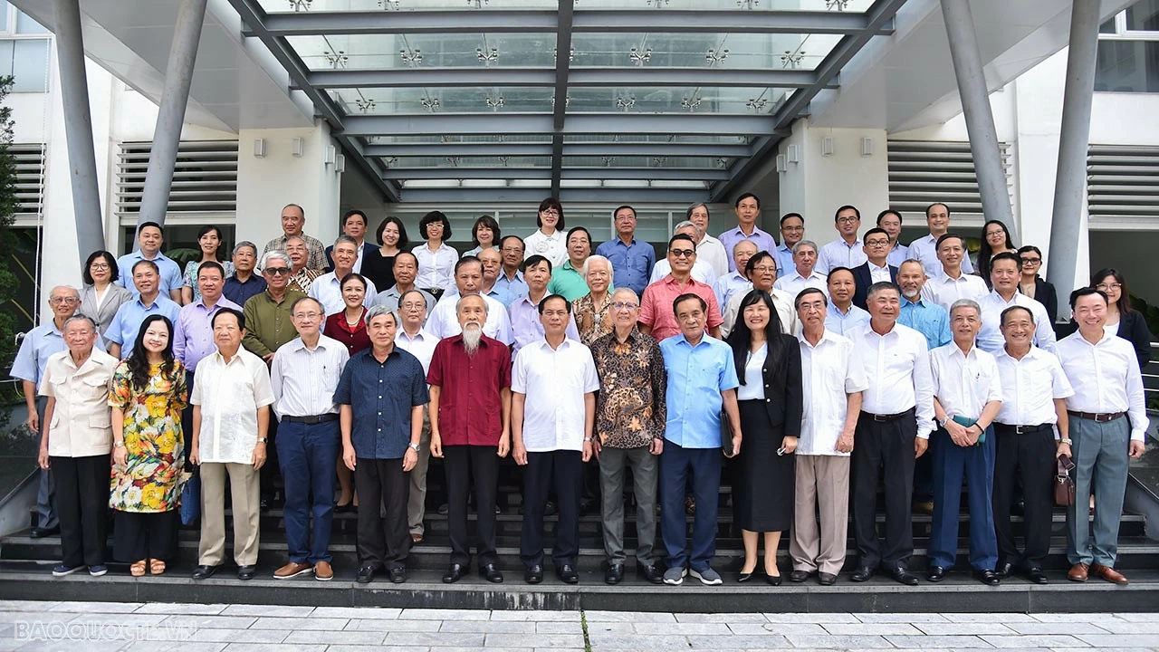 Tổng kết 40 năm Ngoại giao Việt Nam thời kỳ Đổi mới, chuẩn bị chiến lược xây dựng và bảo vệ đất nước cho những thập kỷ tiếp theo Tổng kết 40 năm Ngoại giao Việt Nam thời kỳ Đổi mới, chuẩn bị chiến lược xây dựng và bảo vệ đất nước cho những thập kỷ tiếp theo