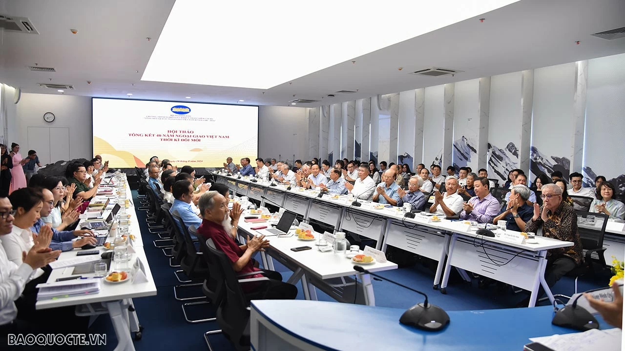 Tổng kết 40 năm Ngoại giao Việt Nam thời kỳ Đổi mới, chuẩn bị chiến lược xây dựng và bảo vệ đất nước cho những thập kỷ tiếp theo Tổng kết 40 năm Ngoại giao Việt Nam thời kỳ Đổi mới, chuẩn bị chiến lược xây dựng và bảo vệ đất nước cho những thập kỷ tiếp theo