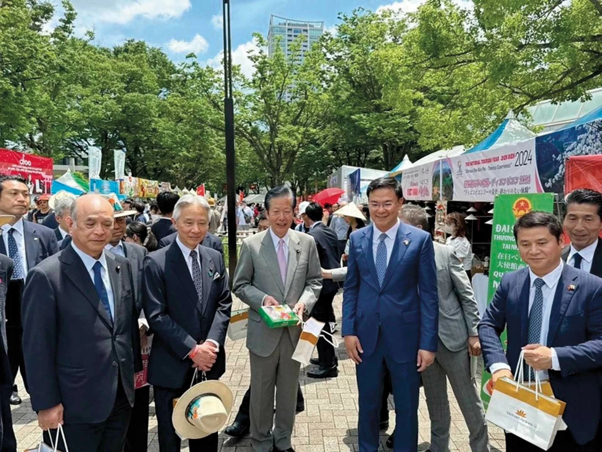 Đại sứ Việt Nam tại Nhật Bản Đại sứ Việt Nam tại Nhật Bản