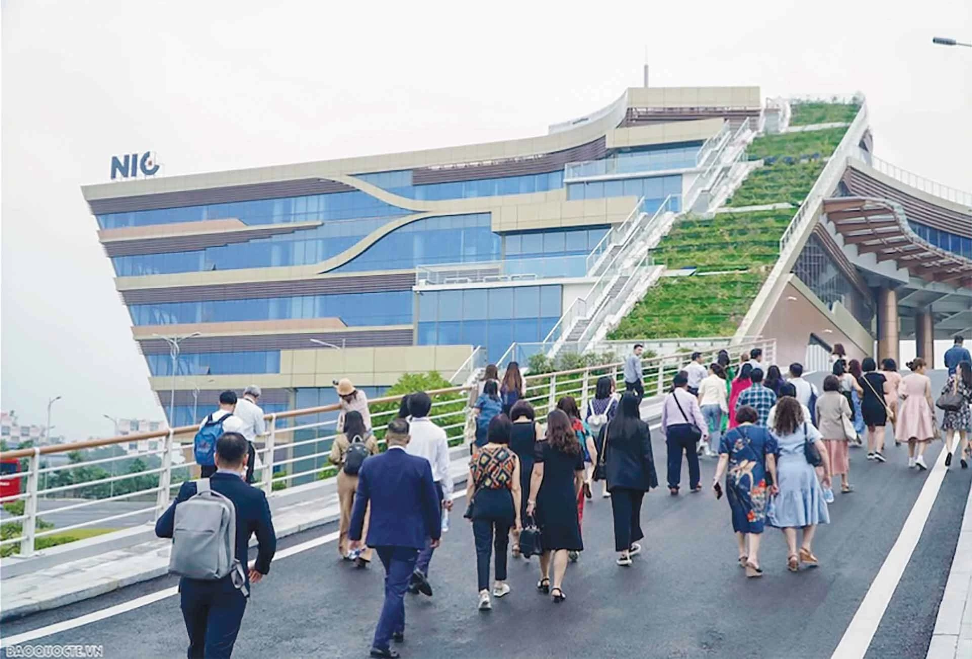 Kiều bào về dự Hội nghị tại Trung tâm Hội nghị quốc gia. (Ảnh: Tuấn Việt) Kiều bào về dự Hội nghị tại Trung tâm Hội nghị quốc gia. (Ảnh: Tuấn Việt)