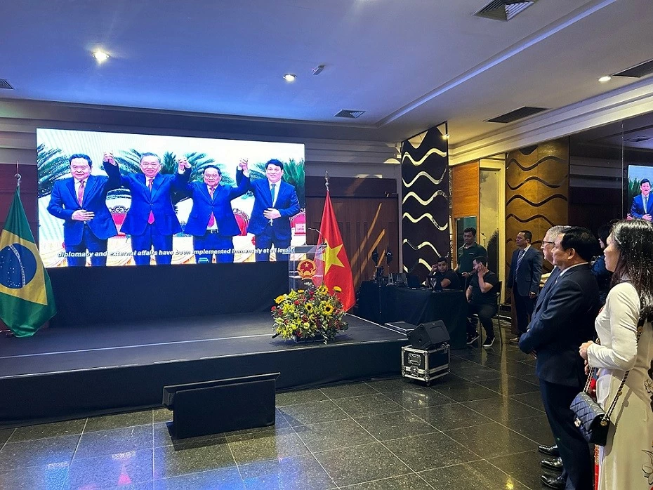 Đại sứ quán Việt Nam tại Brazil tổ chức Lễ kỷ niệm 79 năm Cách mạng tháng Tám và Quốc khánh 2/9 Đại sứ quán Việt Nam tại Brazil tổ chức Lễ kỷ niệm 79 năm Cách mạng tháng Tám và Quốc khánh 2/9