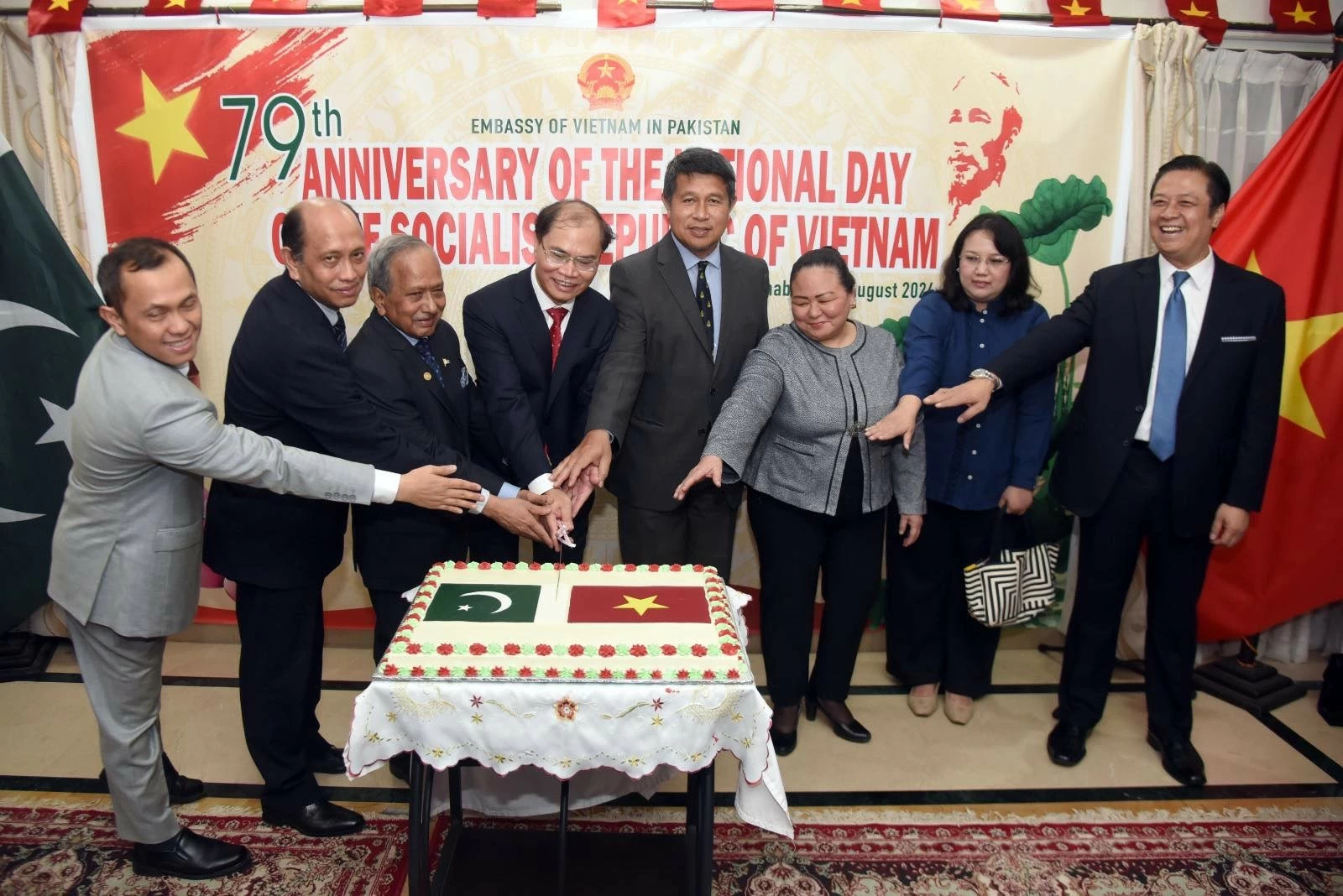 Tưng bừng kỷ niệm 79 năm ngày thành lập nước tại Pakistan Tưng bừng kỷ niệm 79 năm ngày thành lập nước tại Pakistan