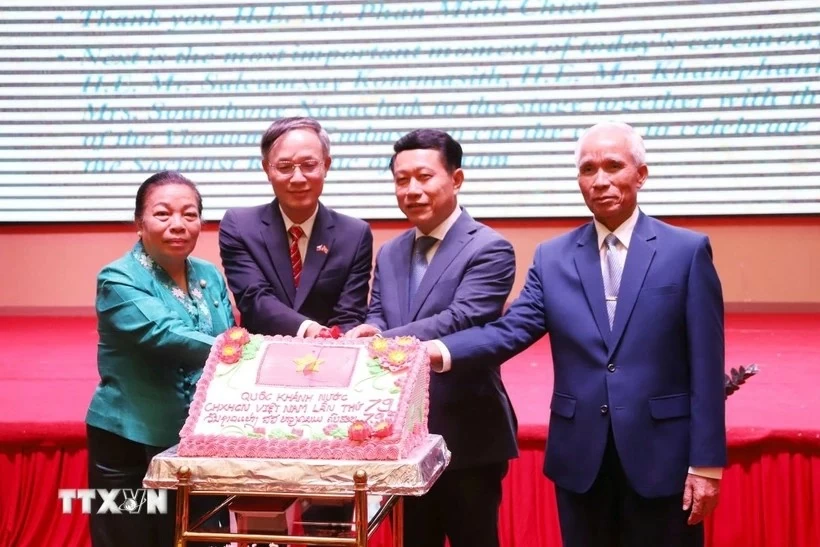 Đại sứ quán Việt Nam tại Lào kỷ niệm 79 năm Cách mạng tháng Tám và Quốc khánh 2/9 Đại sứ quán Việt Nam tại Lào kỷ niệm 79 năm Cách mạng tháng Tám và Quốc khánh 2/9