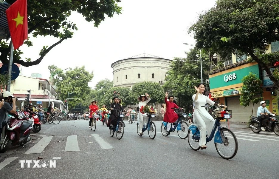 Ấn tượng Chương trình Một số hình ảnh ấn tượng về chương trình 'Áo dài kết nối Du lịch với Di sản Hà Nội 2024'