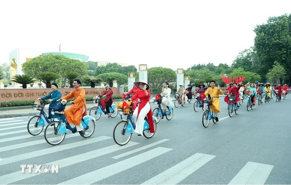 Ấn tượng Chương trình Một số hình ảnh ấn tượng về chương trình 'Áo dài kết nối Du lịch với Di sản Hà Nội 2024'