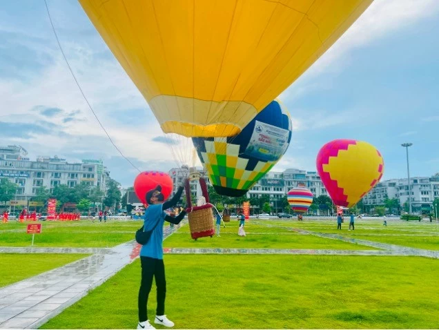Cơ hội ngắm nhìn toàn cảnh TP. Hạ Long, Quảng Ninh tại Lễ hội khinh khí cầu Cơ hội ngắm nhìn toàn cảnh TP. Hạ Long, Quảng Ninh tại Lễ hội khinh khí cầu