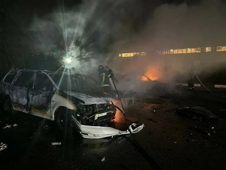 Một chiếc xe bị hư hỏng được nhìn thấy tại một địa điểm không xác định ở khu vực Belgorod vào đêm ngày 1 tháng 9 sau một cuộc tấn công bằng máy bay không người lái. (Nguồn: Telegram) Một chiếc xe bị hư hỏng được nhìn thấy tại một địa điểm không xác định ở khu vực Belgorod vào đêm ngày 1 tháng 9 sau một cuộc tấn công bằng máy bay không người lái. (Nguồn: Telegram)