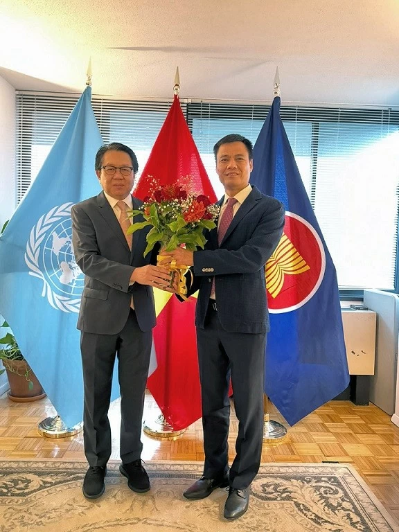 Phái đoàn Lào tại Liên hợp quốc chúc mừng 79 năm Quốc khánh Việt Nam Phái đoàn Lào tại Liên hợp quốc chúc mừng 79 năm Quốc khánh Việt Nam