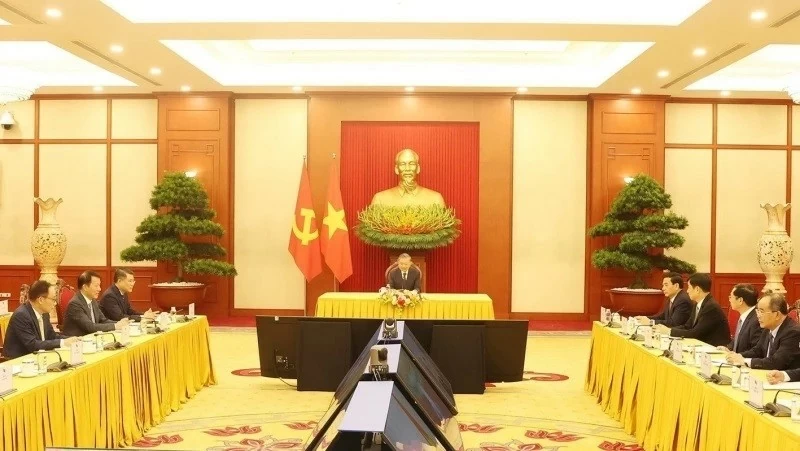 Tổng Bí thư, Chủ tịch nước Tô Lâm đã hội đàm trực tuyến cấp cao với Chủ tịch Đảng Dân chủ Tự do, Thủ tướng Nhật Bản Kishida Fumio. Tổng Bí thư, Chủ tịch nước Tô Lâm đã hội đàm trực tuyến cấp cao với Chủ tịch Đảng Dân chủ Tự do, Thủ tướng Nhật Bản Kishida Fumio.