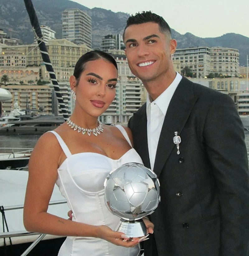 Choáng với bộ trang sức kim cương của Cristiano Ronaldo Choáng với bộ trang sức kim cương của Cristiano Ronaldo