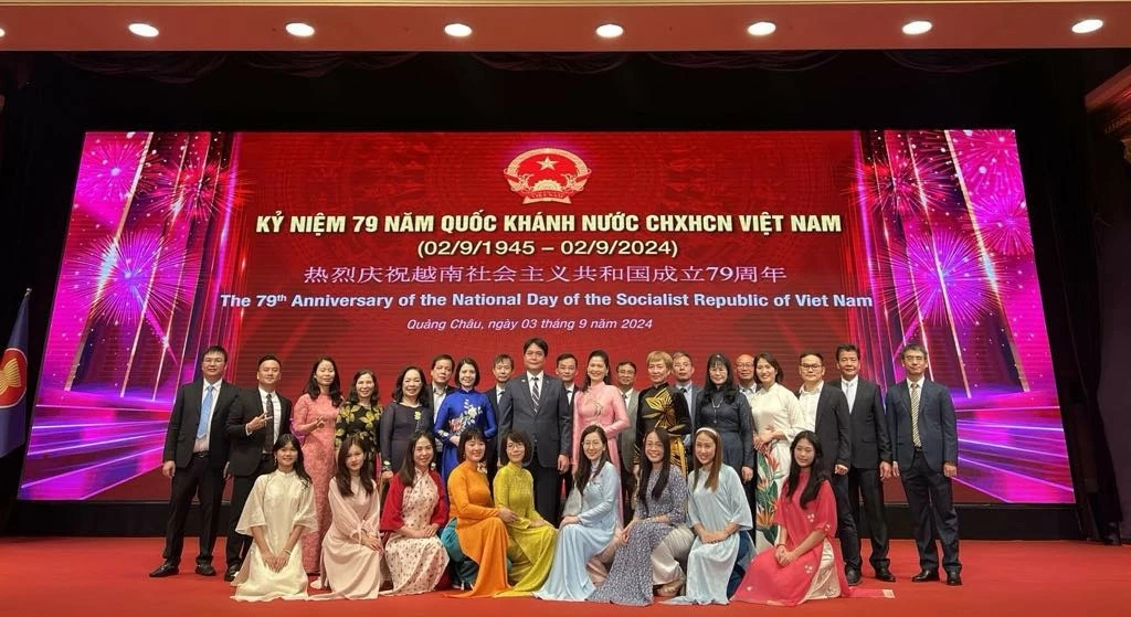 Tổng Lãnh sự quán Việt Nam tại Quảng Châu long trọng tổ chức Lễ kỷ niệm 79 năm Quốc khánh Tổng Lãnh sự quán Việt Nam tại Quảng Châu long trọng tổ chức Lễ kỷ niệm 79 năm Quốc khánh