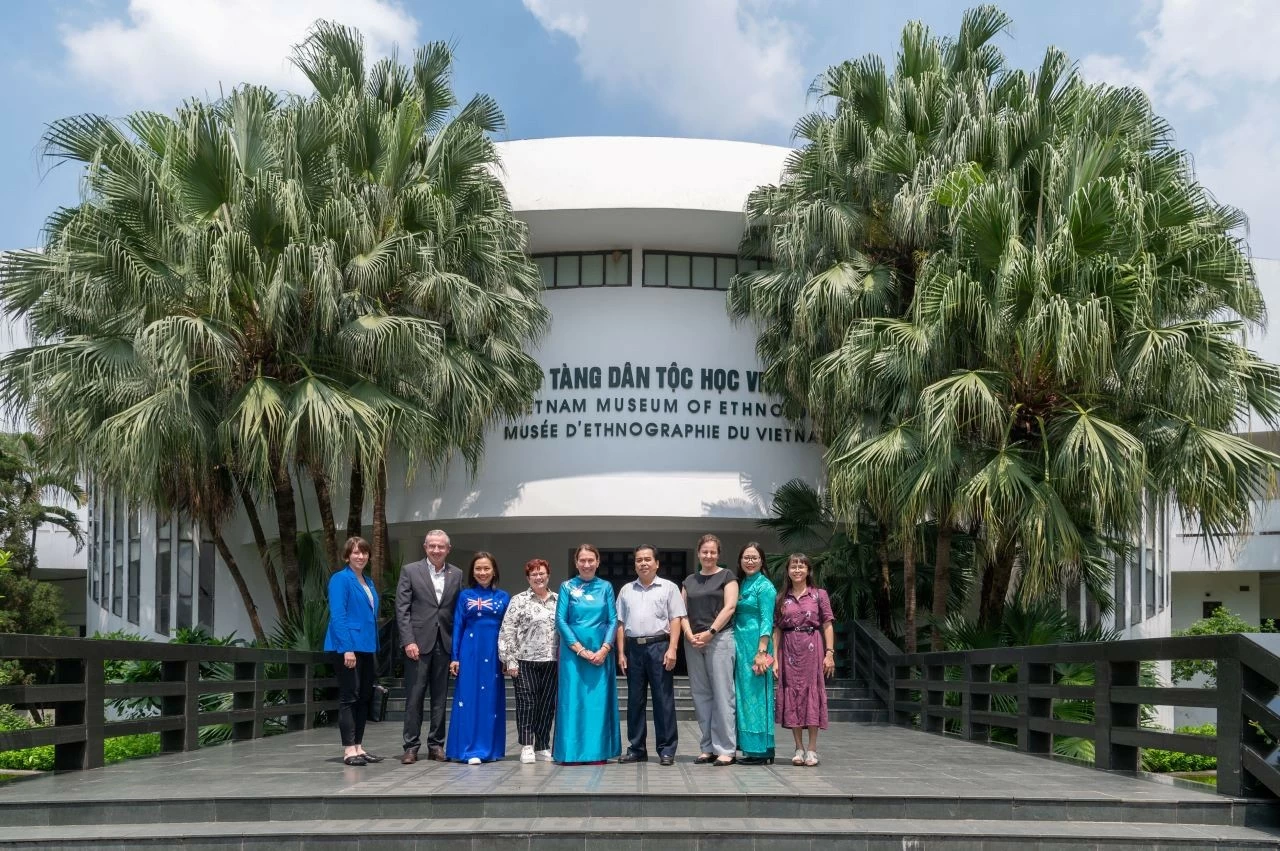 Nghị sĩ Quốc hội Australia: Nhìn lại chặng đường đã qua, tôi thấy một Việt Nam hôm nay rất khác Nghị sĩ Quốc hội Australia: Nhìn lại chặng đường đã qua, tôi thấy một Việt Nam hôm nay rất khác