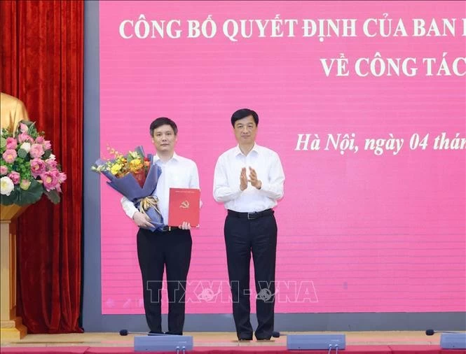 Công bố các Quyết định bổ nhiệm Trợ lý, Thư ký của Tổng Bí thư, Chủ tịch nước Công bố các Quyết định bổ nhiệm Trợ lý, Thư ký của Tổng Bí thư, Chủ tịch nước