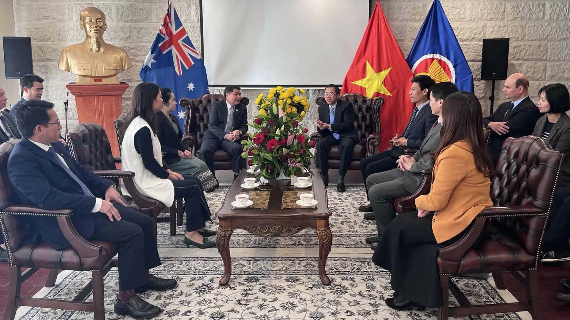 Đại sứ quán Lào tại Australia chúc mừng 79 năm Quốc khánh Việt Nam Đại sứ quán Lào tại Australia chúc mừng 79 năm Quốc khánh Việt Nam