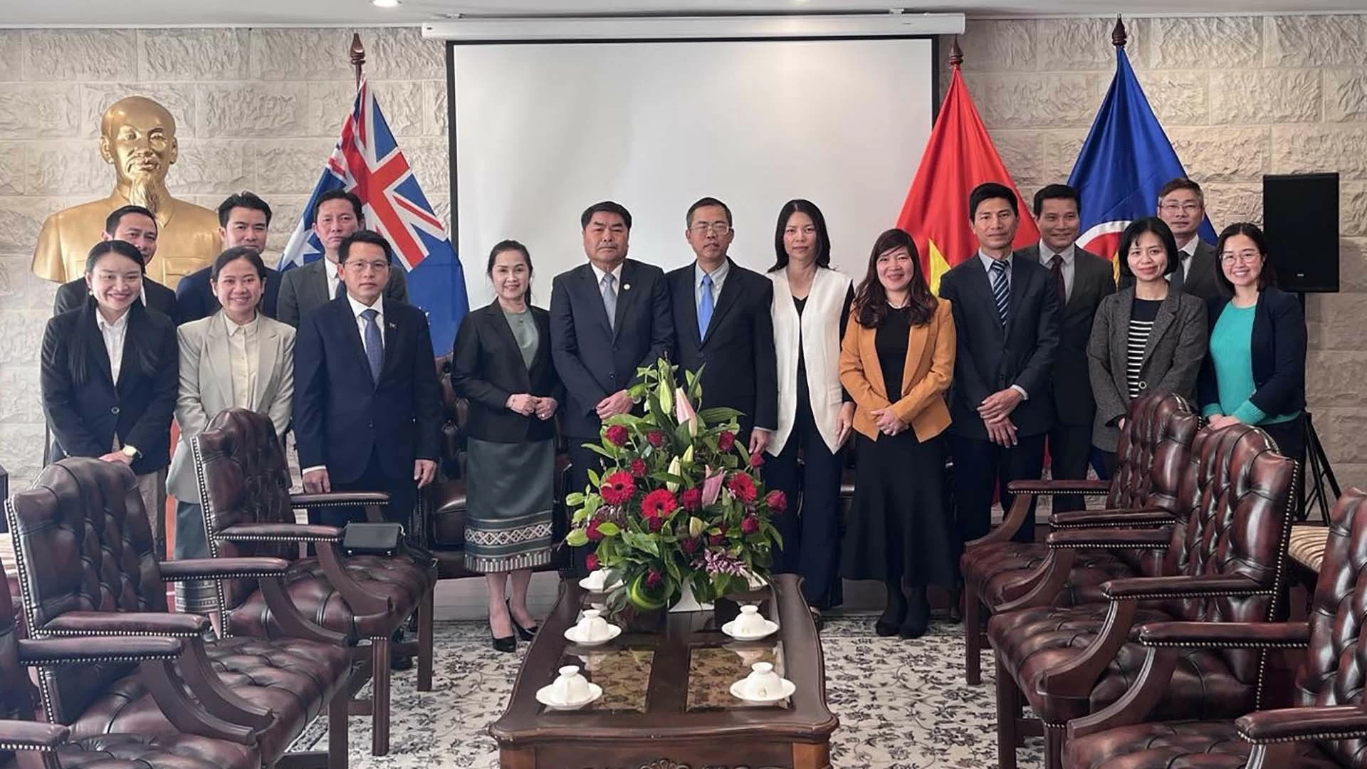 Đại sứ quán Lào tại Australia chúc mừng 79 năm Quốc khánh Việt Nam Đại sứ quán Lào tại Australia chúc mừng 79 năm Quốc khánh Việt Nam