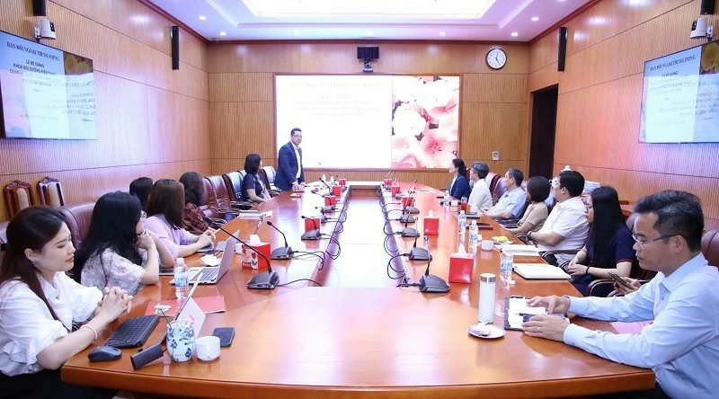 Bế giảng chương trình bồi dưỡng kiến thức đối ngoại dành cho công chức Ban Đối ngoại Trung ương. Bế giảng chương trình bồi dưỡng kiến thức đối ngoại dành cho công chức Ban Đối ngoại Trung ương