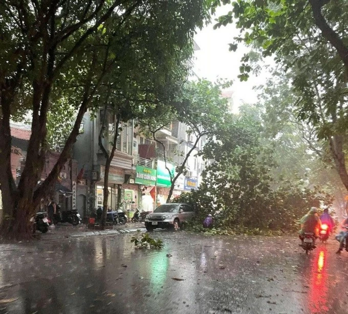Ảnh hưởng của siêu bão Yagi tại Hà Nội Ảnh hưởng của siêu bão Yagi tại Hà Nội