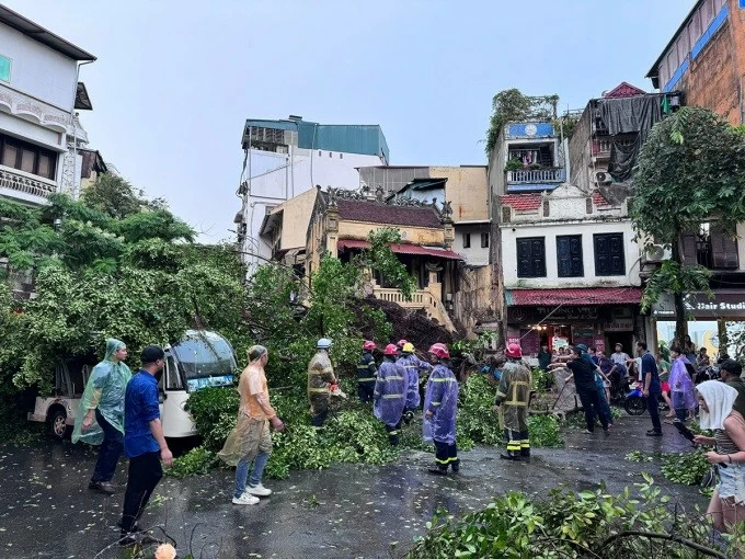 Ảnh hưởng của siêu bão Yagi tại Hà Nội Ảnh hưởng của siêu bão Yagi tại Hà Nội