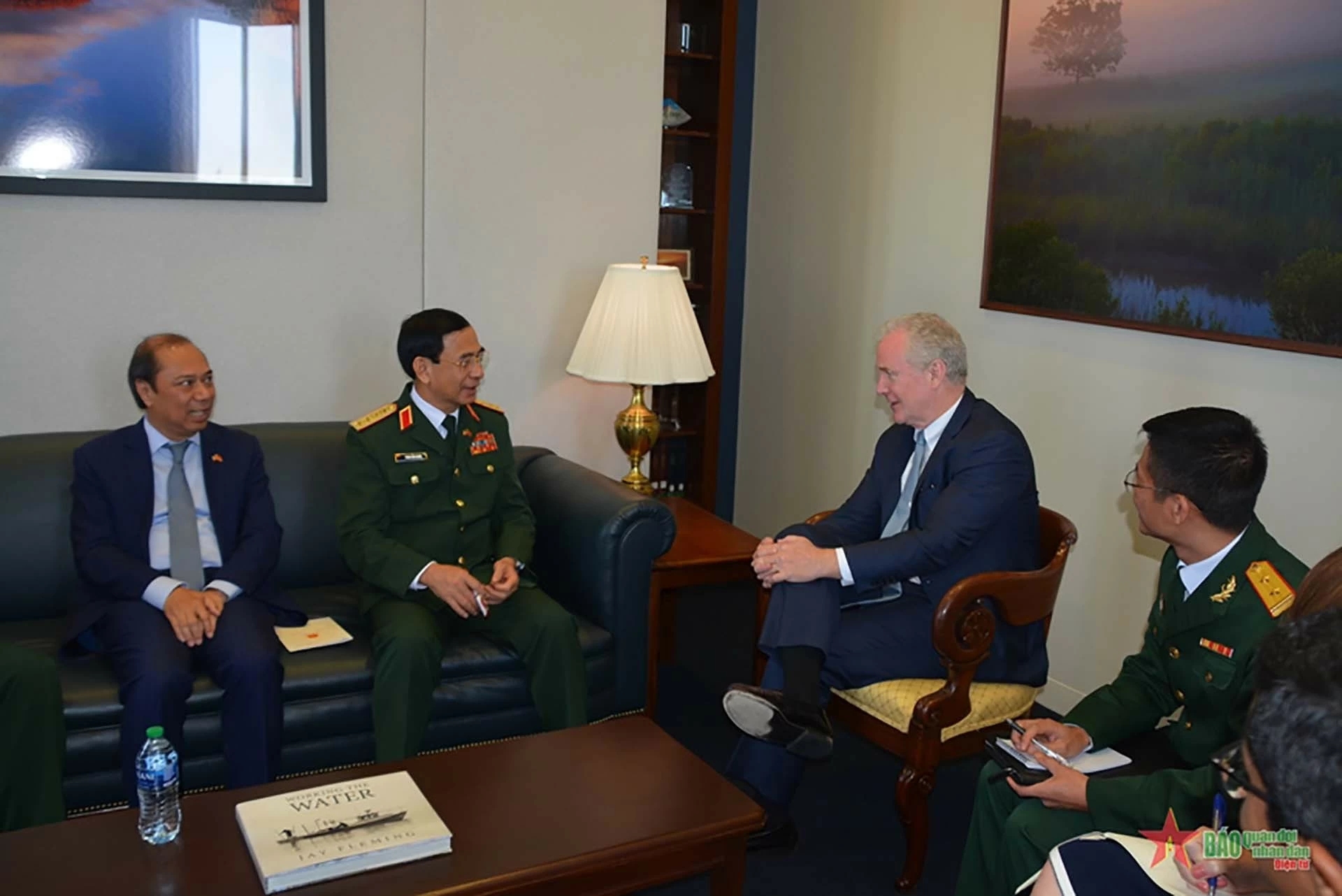 Bộ trưởng Quốc phòng Phan Văn Giang hội đàm với Bộ trưởng Bộ Quốc phòng Hoa Kỳ Lloyd Austin Bộ trưởng Quốc phòng Phan Văn Giang hội đàm với Bộ trưởng Bộ Quốc phòng Hoa Kỳ Lloyd Austin