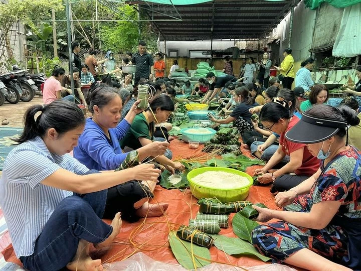 Lũ lụt miền Bắc: Những chuyến xe chở nghĩa tình Lũ lụt miền Bắc: Những chuyến xe chở nghĩa tình